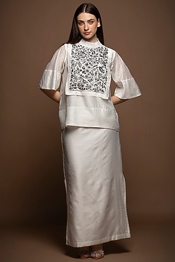 White Chanderi Silk Thread Embroidered Skirt Set by House of MANAA at Pernia's Pop Up Shop