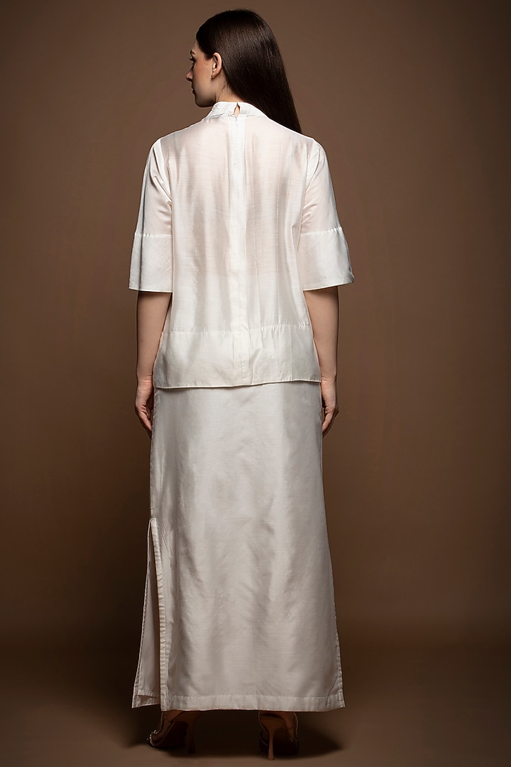 White Chanderi Silk Thread Embroidered Skirt Set by House of MANAA at Pernia's Pop Up Shop