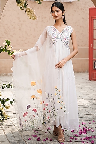 Buy Off-White Voile Anarkali Suit With Doria Dupatta For Women – Maitri  Jaipur