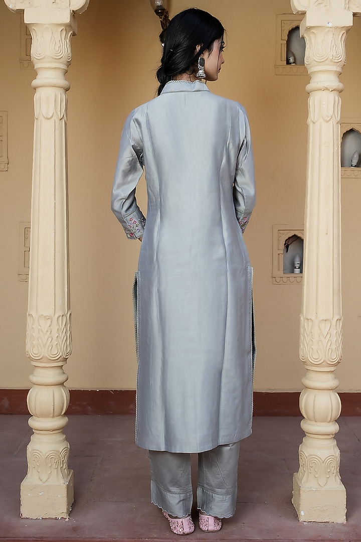 Grey Chanderi Silk Machine Embroidered Kurta Set by Mangalmay By Aastha at Pernia's Pop Up Shop
