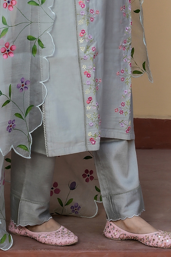 Grey Chanderi Silk Machine Embroidered Kurta Set by Mangalmay By Aastha at Pernia's Pop Up Shop
