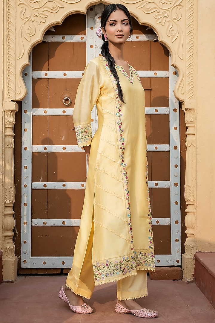 Pastel Yellow Chanderi Silk Embroidered Kurta Set by Mangalmay By Aastha at Pernia's Pop Up Shop