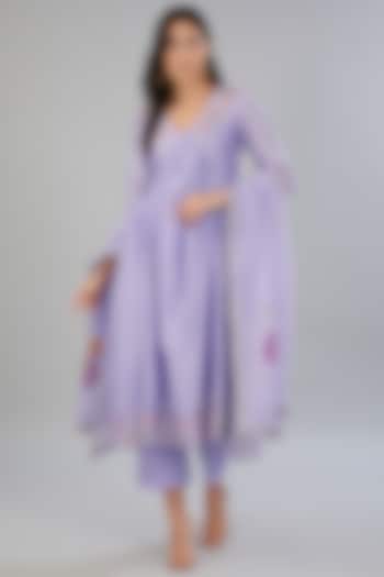 Lilac Pure Chanderi Silk Hand Embroidered Kurta Set by Mangalmay By Aastha