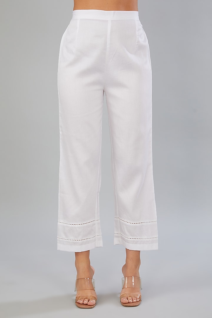 White Pure Chanderi Silk Thread Embroidered Kurta Set by Mangalmay By Aastha at Pernia's Pop Up Shop