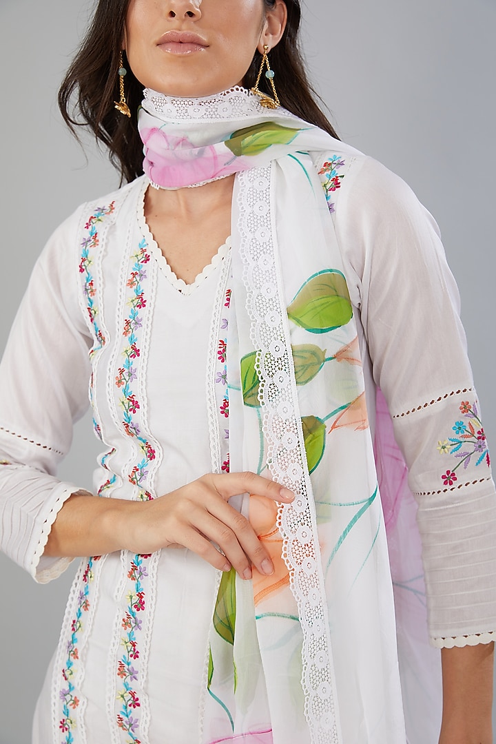 White Pure Chanderi Silk Thread Embroidered Kurta Set by Mangalmay By Aastha at Pernia's Pop Up Shop