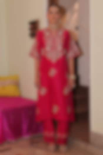 Rani Pink Organza Thread Embroidered Kurta Set by MANTHAN at Pernia's Pop Up Shop