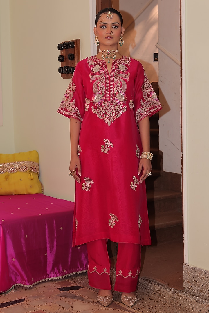 Rani Pink Organza Thread Embroidered Kurta Set by MANTHAN at Pernia's Pop Up Shop