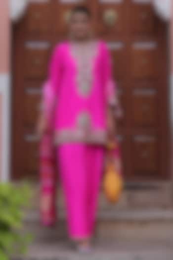 Fuchsia Pink Silk Marodi Embroidered Kurta Set by MANTHAN at Pernia's Pop Up Shop