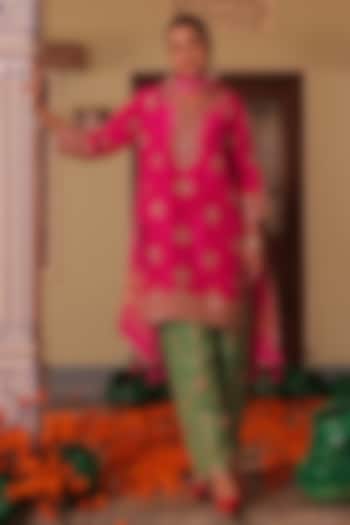 Fuchsia Pink Silk Marodi Embroidered Kurta Set by MANTHAN at Pernia's Pop Up Shop