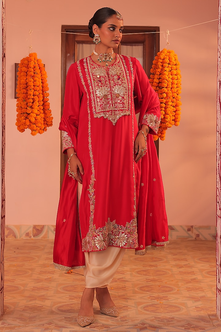 Red Silk Gota Embroidered Kurta Set by MANTHAN at Pernia's Pop Up Shop