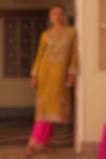 Green Chanderi Marodi Embroidered Kurta Set by MANTHAN at Pernia's Pop Up Shop