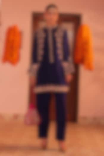 Blue Organza Thread & Marodi Embroidered Kurta Set by MANTHAN at Pernia's Pop Up Shop