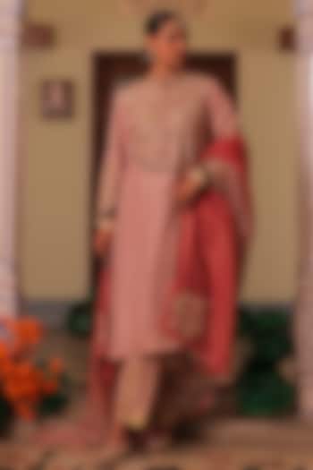 Dusty Pink Silk Marodi Embroidered Kurta Set by MANTHAN at Pernia's Pop Up Shop