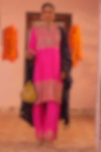 Pink Silk Marodi Dori Embroidered Kurta Set by MANTHAN at Pernia's Pop Up Shop