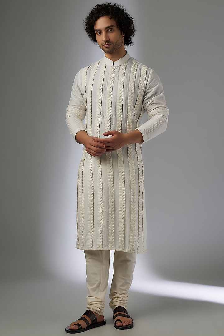 Off-White Silk Textured Kurta Set by MAPXENCARS at Pernia's Pop Up Shop