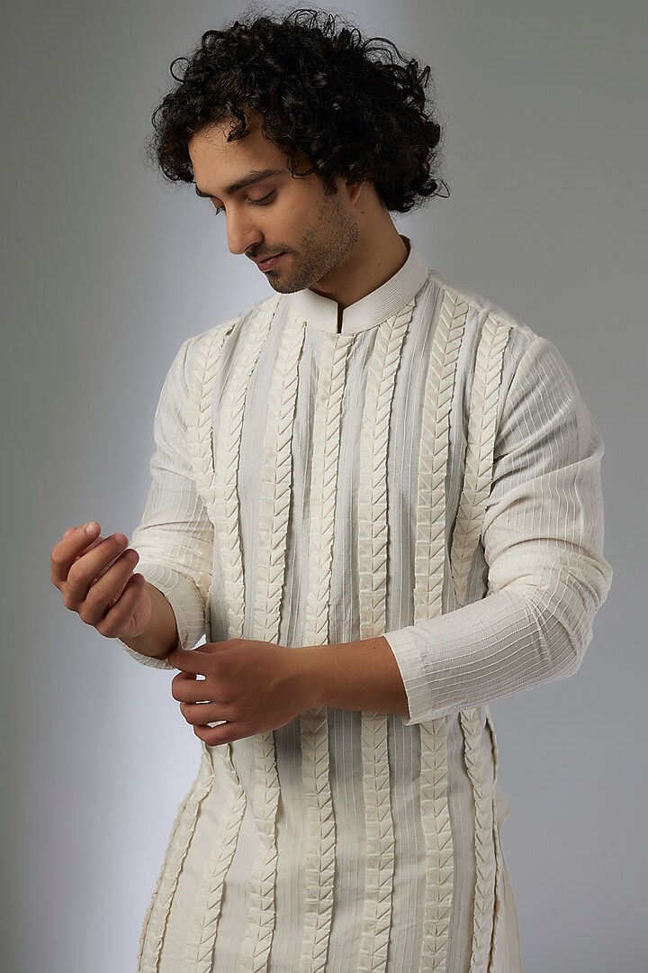 Off-White Silk Textured Kurta Set by MAPXENCARS at Pernia's Pop Up Shop