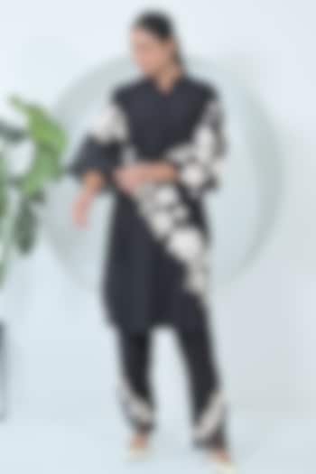 Black Bamberg Silk Printed & Embroidered Tunic Set by Ruchika and Mallika Pretwear at Pernia's Pop Up Shop