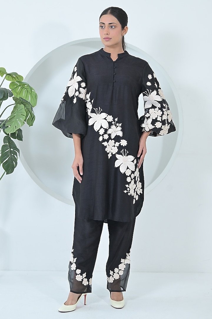 Black Bamberg Silk Printed & Embroidered Tunic Set by Ruchika and Mallika Pretwear at Pernia's Pop Up Shop