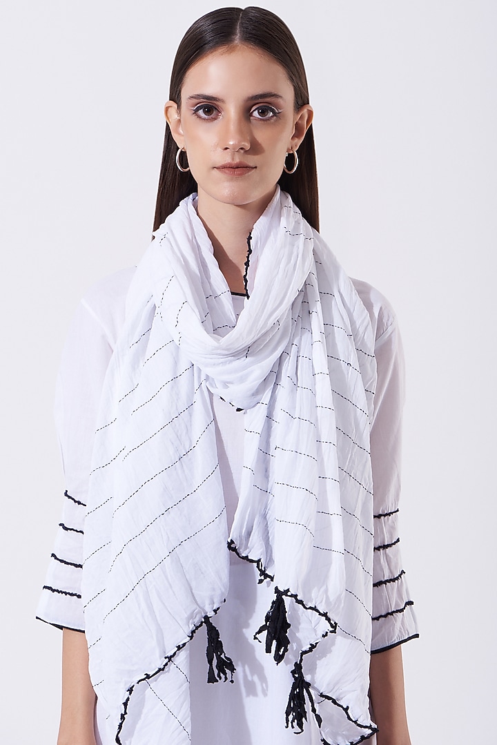 White Embroidered Kurta Set by SAMAK BY MARZIAMEHDI at Pernia's Pop Up Shop