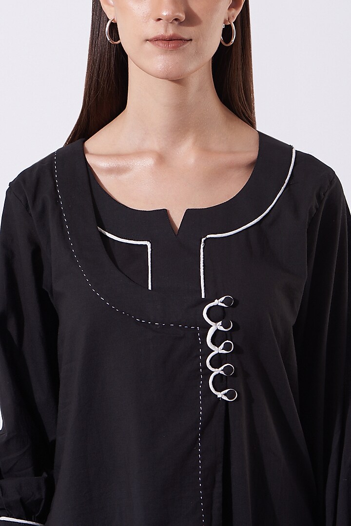 Black Embroidered Kurta Set by SAMAK BY MARZIAMEHDI at Pernia's Pop Up Shop