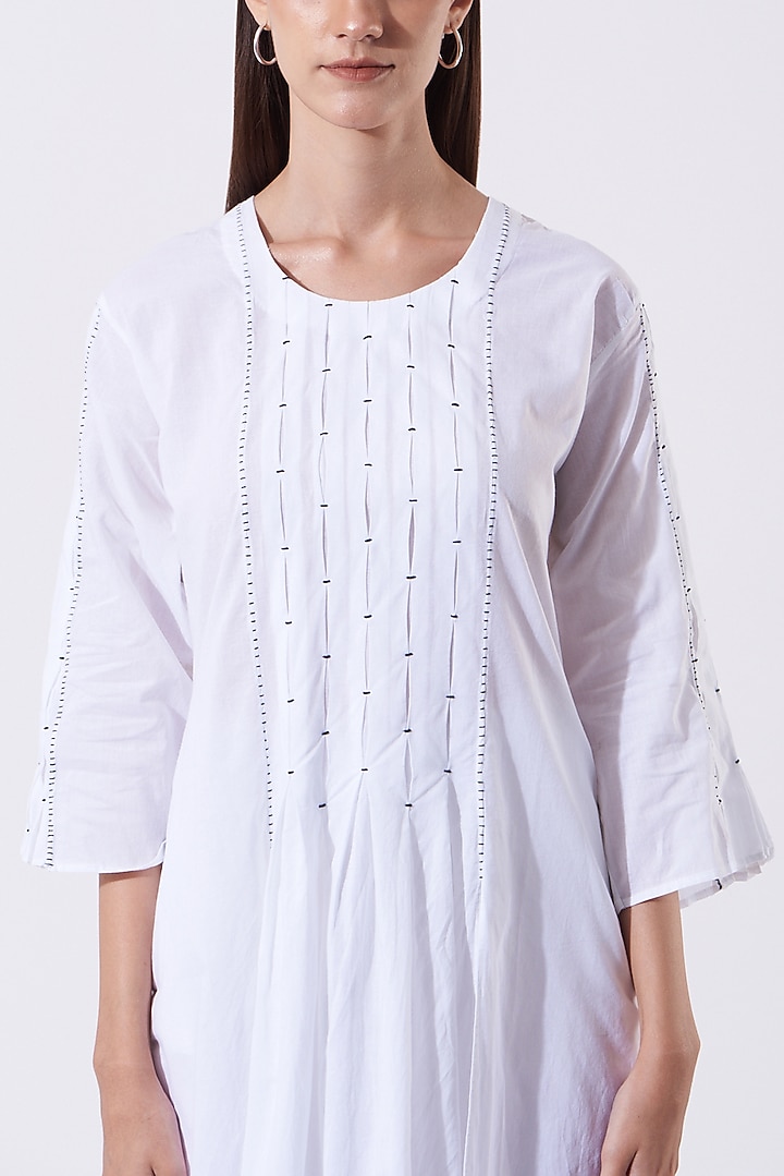White Hand Embroidered Kurta Set by SAMAK BY MARZIAMEHDI at Pernia's Pop Up Shop