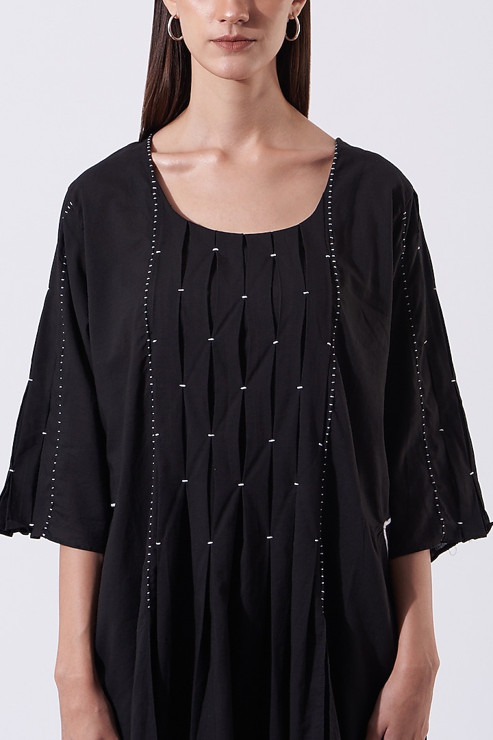 Black Hand Embroidered Kurta Set by SAMAK BY MARZIAMEHDI at Pernia's Pop Up Shop