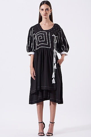 Black Embroidered Angrakha Dress by SAMAK BY MARZIAMEHDI