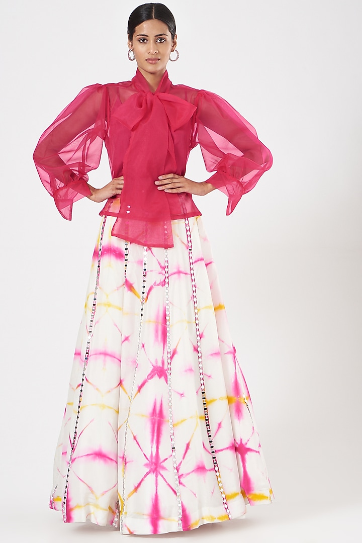 White Uppada Silk Tie-Dyed Wedding Lehenga Set by MANISHA SONI at Pernia's Pop Up Shop