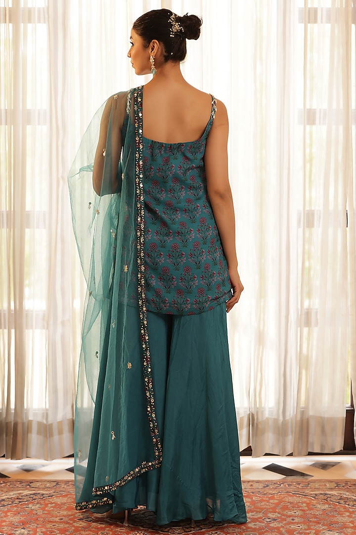 Green Chiffon Floral Printed & Hand Embroidered Straight Kurta Set by MANISHA SONI at Pernia's Pop Up Shop