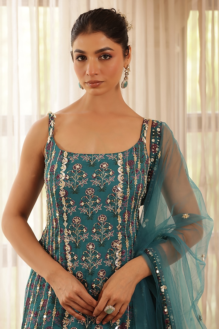 Green Chiffon Floral Printed & Hand Embroidered Straight Kurta Set by MANISHA SONI at Pernia's Pop Up Shop