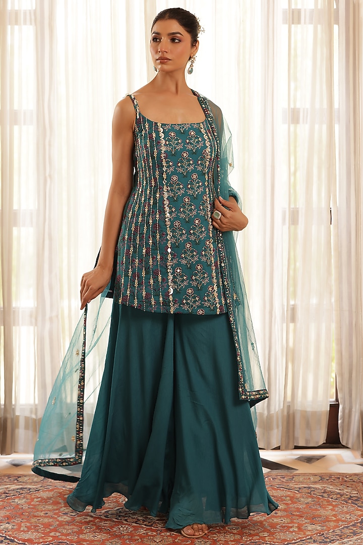 Green Chiffon Floral Printed & Hand Embroidered Straight Kurta Set by MANISHA SONI at Pernia's Pop Up Shop