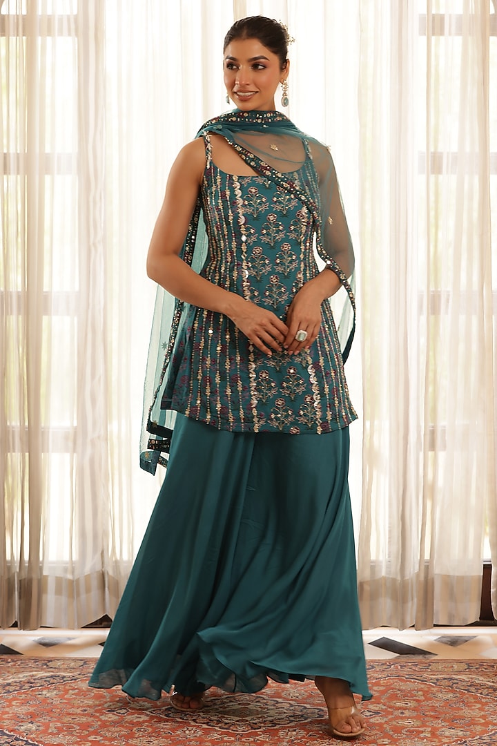 Green Chiffon Floral Printed & Hand Embroidered Straight Kurta Set by MANISHA SONI at Pernia's Pop Up Shop