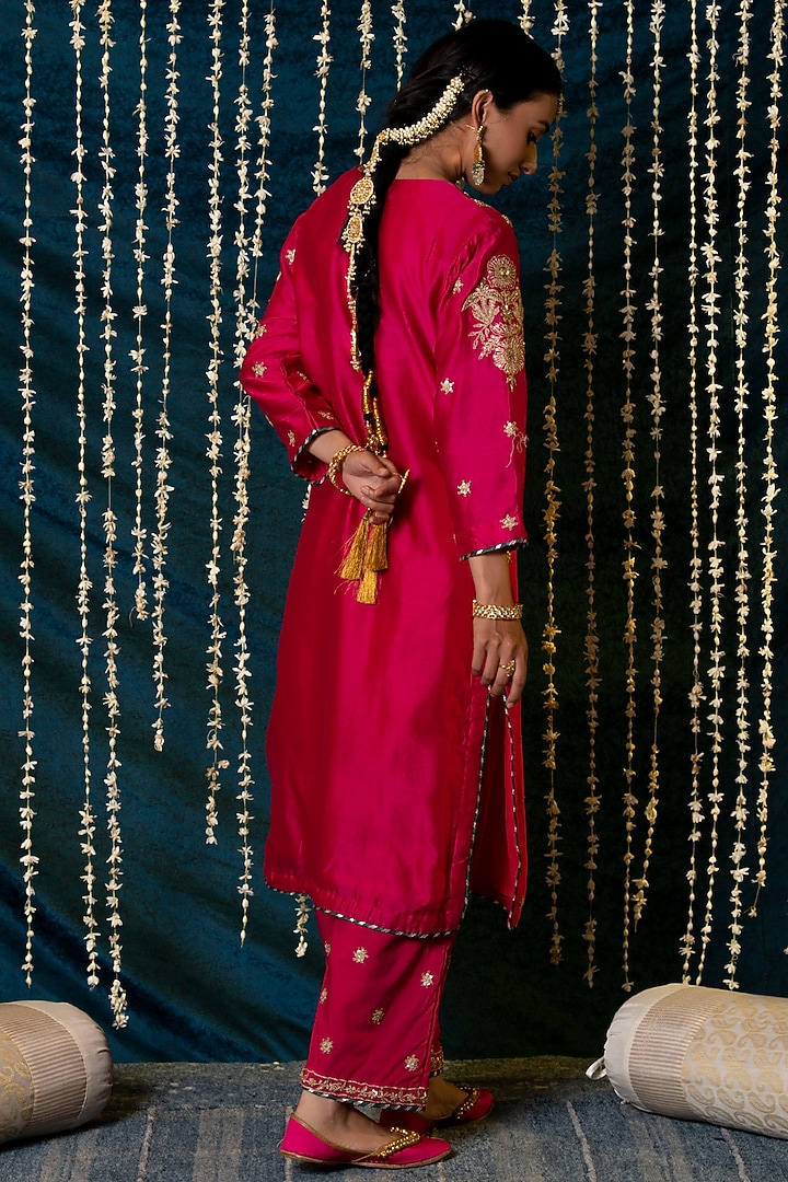 Pink Chanderi Silk Hand Embroidered Kurta Set by Maison Shefali at Pernia's Pop Up Shop