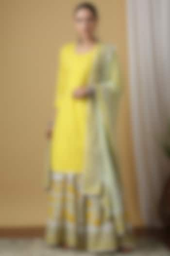 Yellow Hand Embroidered Kurta Set by Maison Shefali at Pernia's Pop Up Shop