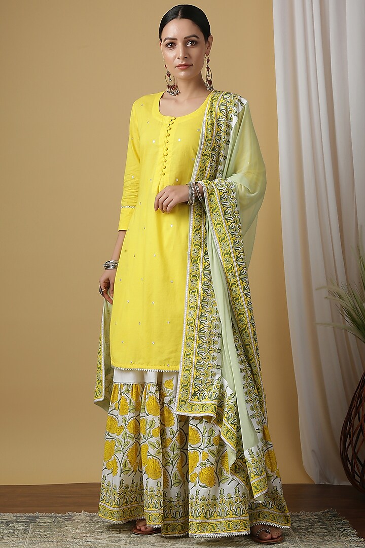 Yellow Hand Embroidered Kurta Set by Maison Shefali at Pernia's Pop Up Shop