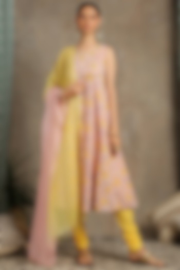 Peach Kurta Set With Jaal & Gota Work by Maison Shefali at Pernia's Pop Up Shop