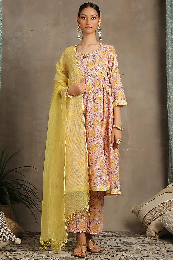 Peach Hand Printed Kurta Set by Maison Shefali at Pernia's Pop Up Shop