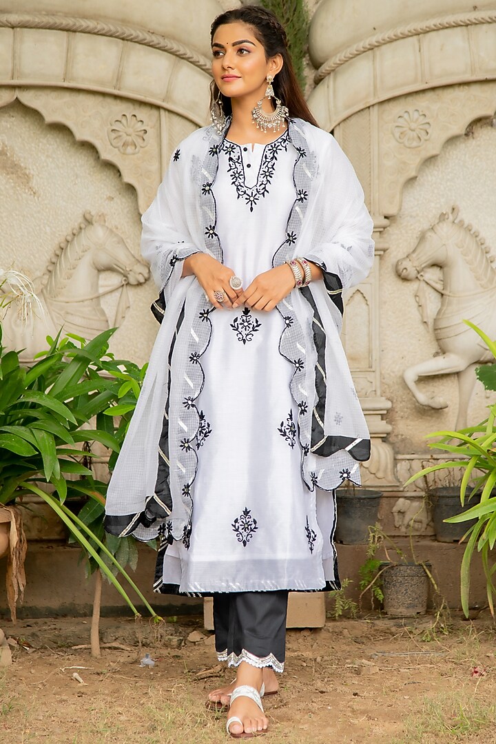 White Mirror Embroidered Kurta Set by Maison Shefali at Pernia's Pop Up Shop