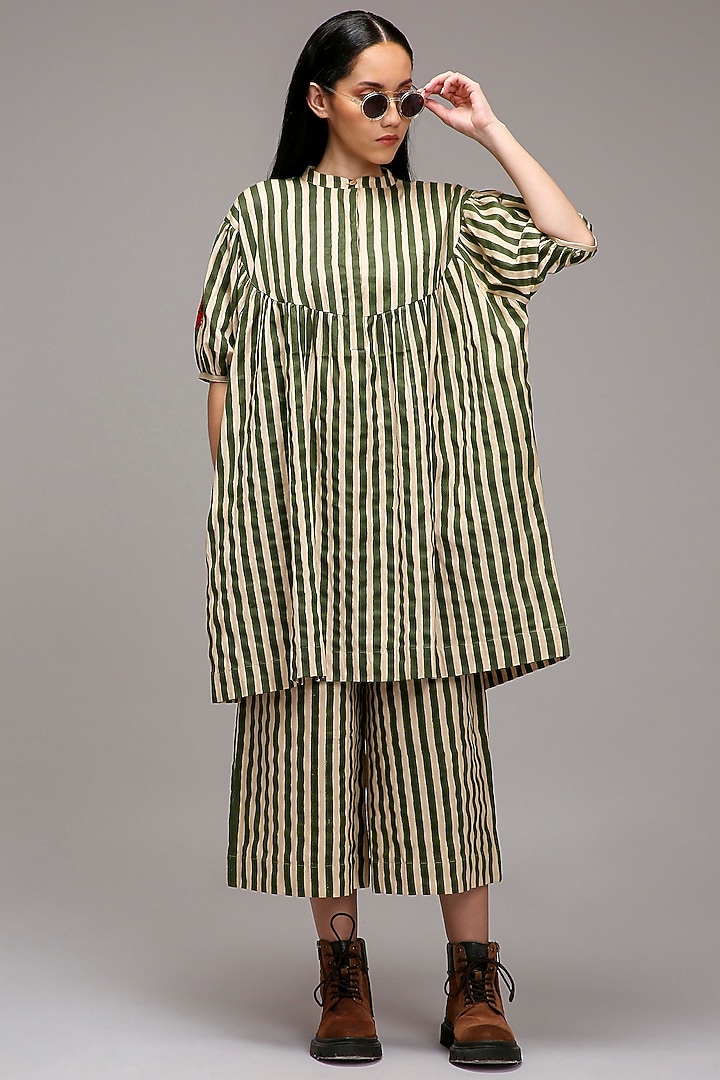 Off-White Handwoven Cotton Printed Capri Pants by Mati at Pernia's Pop Up Shop
