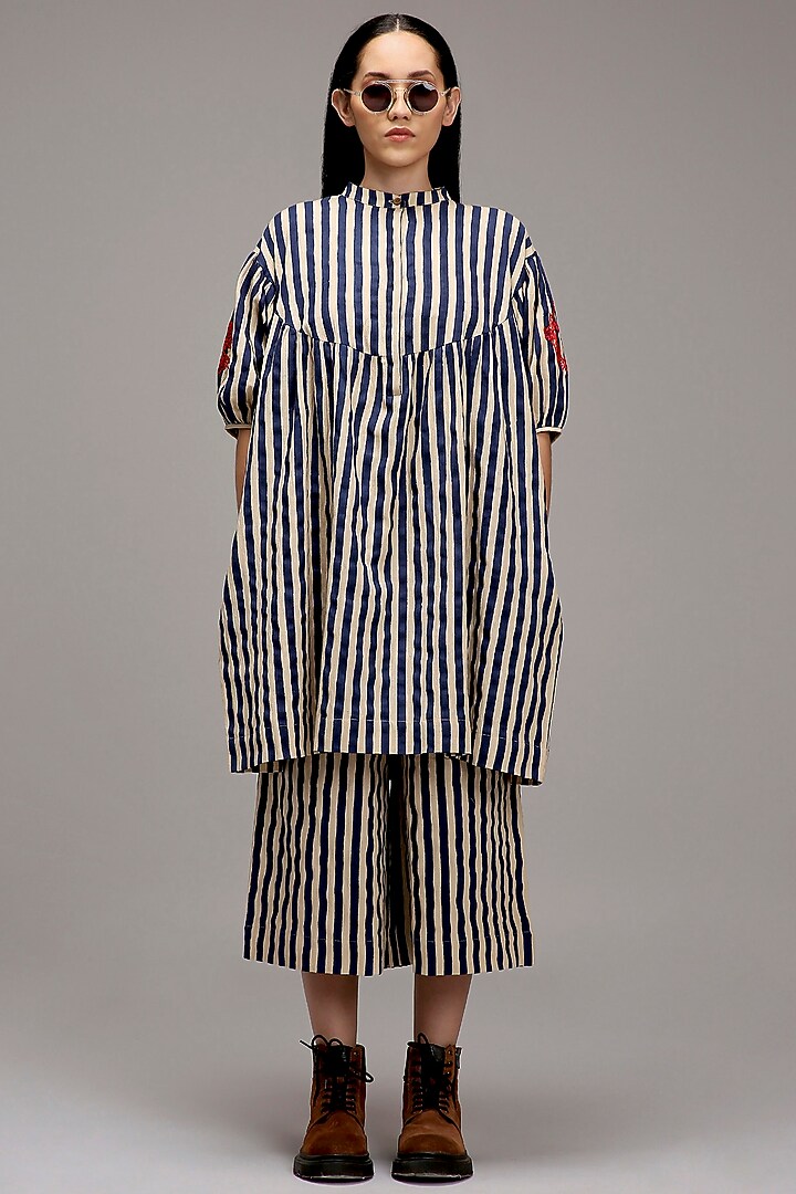 Off-White Handwoven Cotton Printed Capri Pants by Mati at Pernia's Pop Up Shop