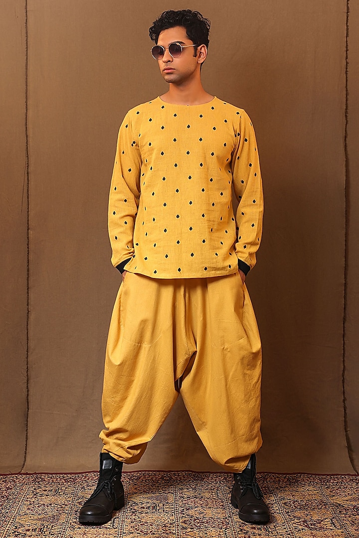 Mustard Handspun Kala Cotton Embroidered Short Kurta by Mati Men at Pernia's Pop Up Shop