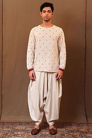 Off-White Handspun Kala Cotton Embroidered Kurta Set by Mati Men