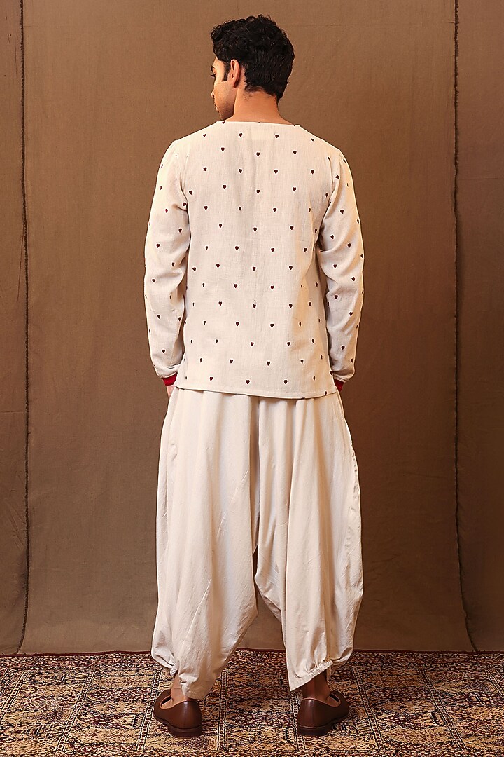 Off-White Handspun Kala Cotton Embroidered Kurta Set by Mati Men at Pernia's Pop Up Shop