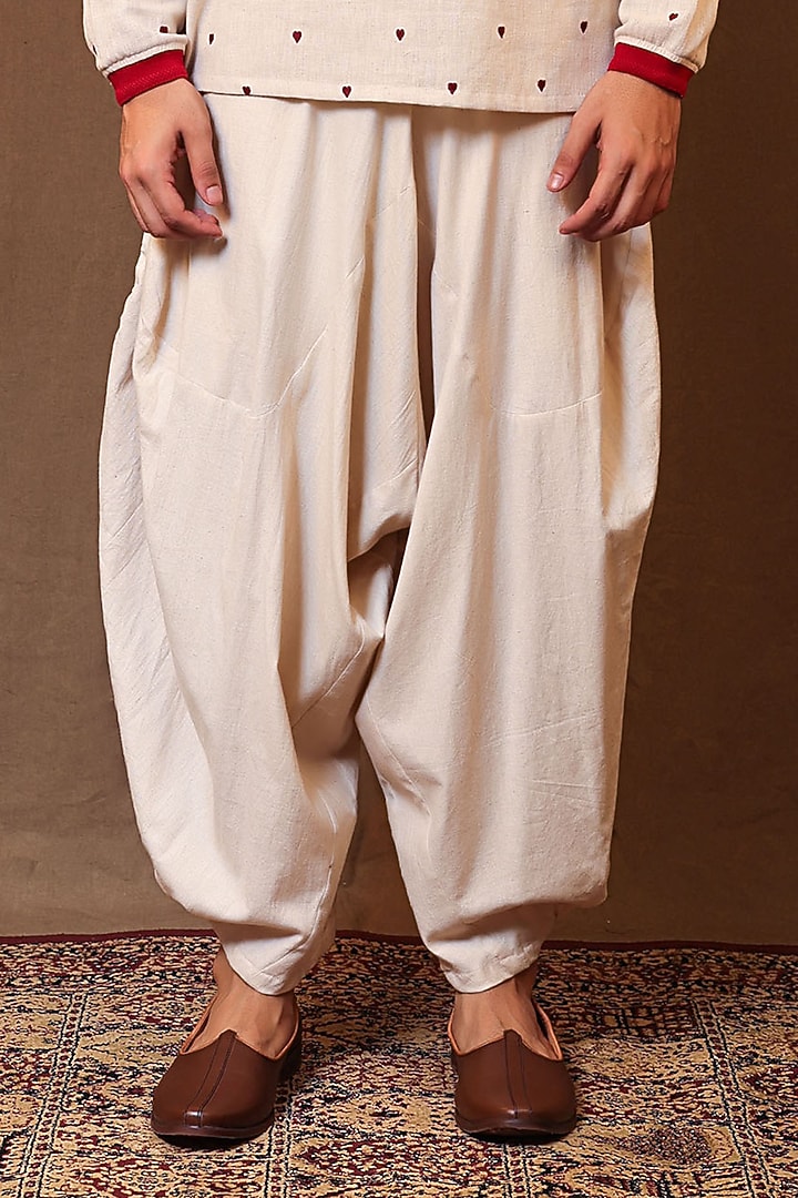 Off-White Handspun Kala Cotton Embroidered Kurta Set by Mati Men at Pernia's Pop Up Shop