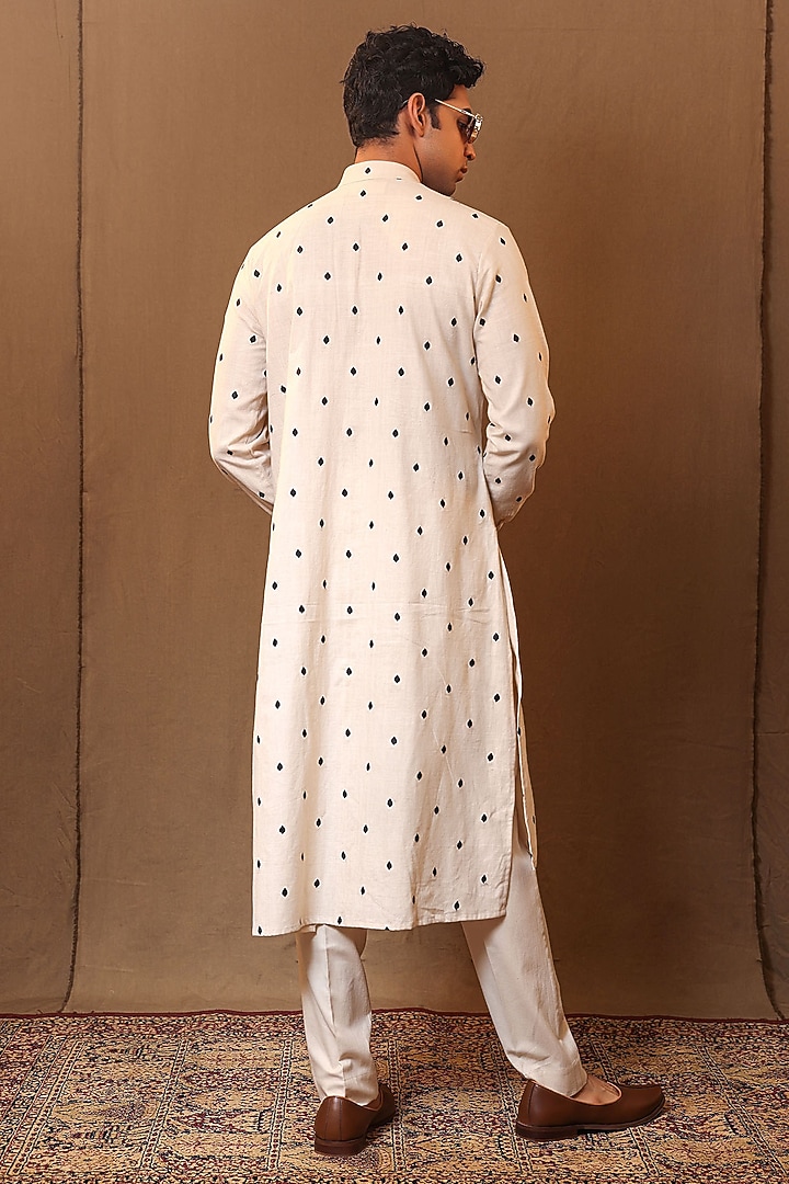 Off-white Handspun Cotton Embroidered Kurta Set by Mati Men at Pernia's Pop Up Shop