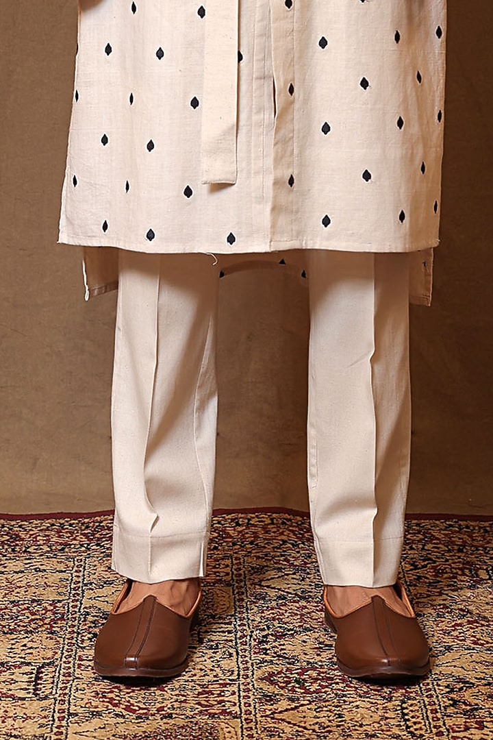 Off-white Handspun Cotton Embroidered Kurta Set by Mati Men at Pernia's Pop Up Shop