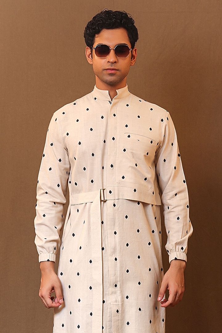 Off-white Handspun Cotton Embroidered Kurta Set by Mati Men at Pernia's Pop Up Shop