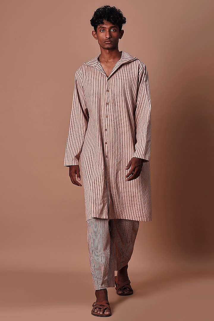 Mauve Handwoven Cotton Handblock Printed Hooded Kurta by Mati Men