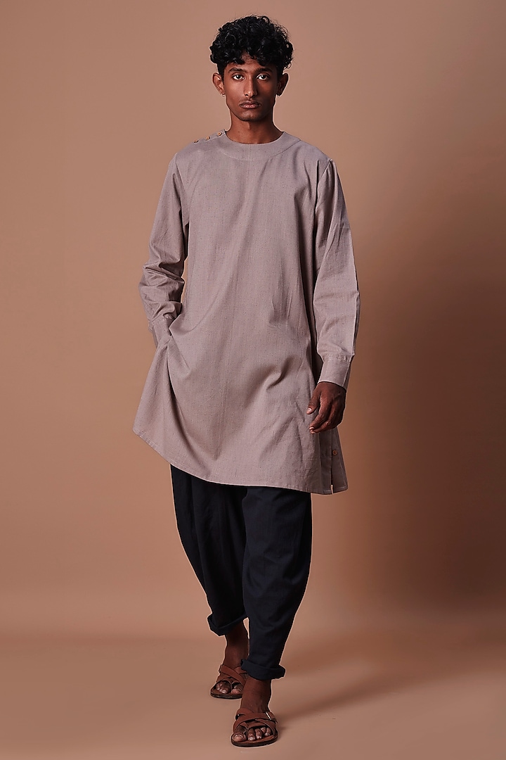 Grey Cotton Handwoven Kurta Set by Mati Men at Pernia's Pop Up Shop