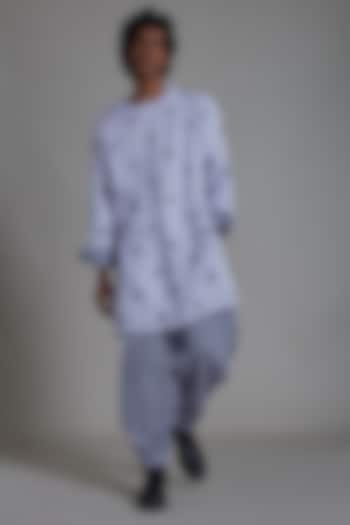 Lavender Pure Linen Thread Embroidered Handwoven Kurta Set by Mati Men at Pernia's Pop Up Shop